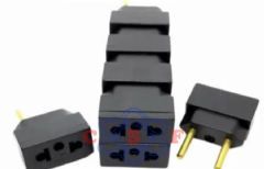 Adaptador Pino Força Padrão NBR Entra 2 Pinos Redondo 10A + Saida 2 Pinos Redondo + 1 terra 10 Amperes Preto/Branco